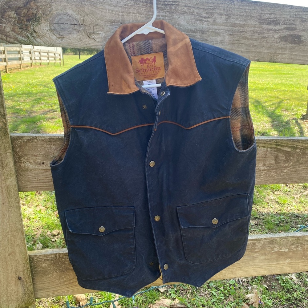 Schaefer Black Vest Medium